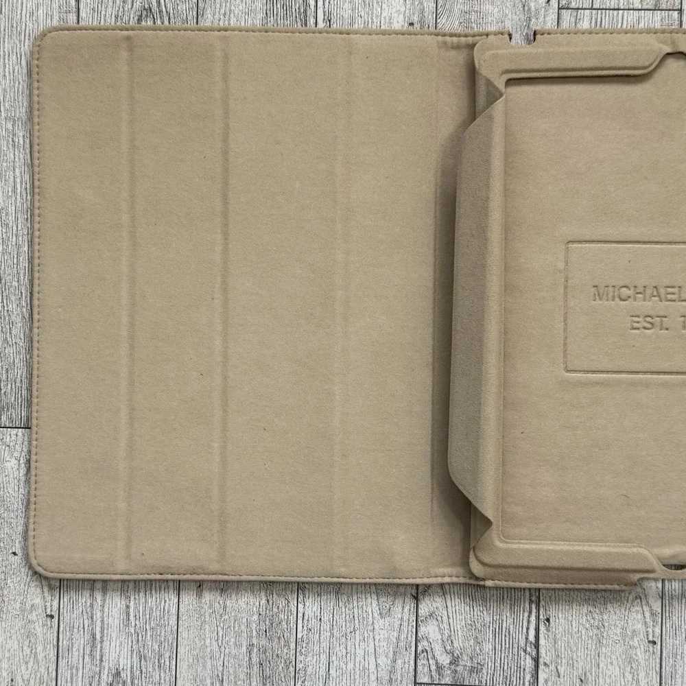 NEW-MICHAEL KORS ELECTRONICS RED QUILTED NEOPRENE‎ iPAD TABLET SLEEVE CASE LOGO